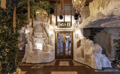 У Дніпрі відкрили перший ресторан грецької кухні з традицією биття тарілок