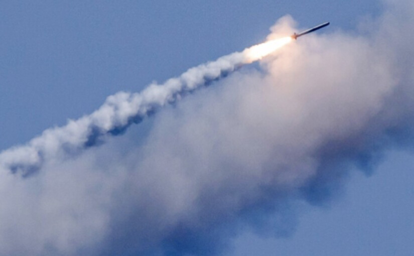 Повітряні сили України збили 48 ракет та 64 дрони під час масованої атаки: в бою брали участь F-16 та Mirage - фото