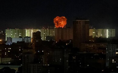 Во время ночной атаки на Киев пострадали два подростка