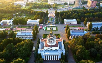 Гид по ВДНХ: все аттракционы, рестораны, бассейны и глемпинг