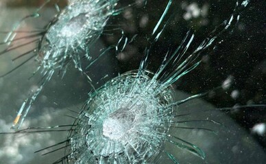 На Виноградаре мужчина открыл стрельбу по машине соседа