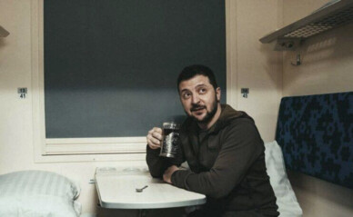 Укрзализныця объяснила, за какие средства дадут 3 тысячи километров на путешествия от Зеленского