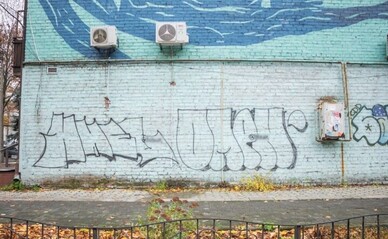 У Дніпрі інспектори перевіряють фасади та штрафують за графіті