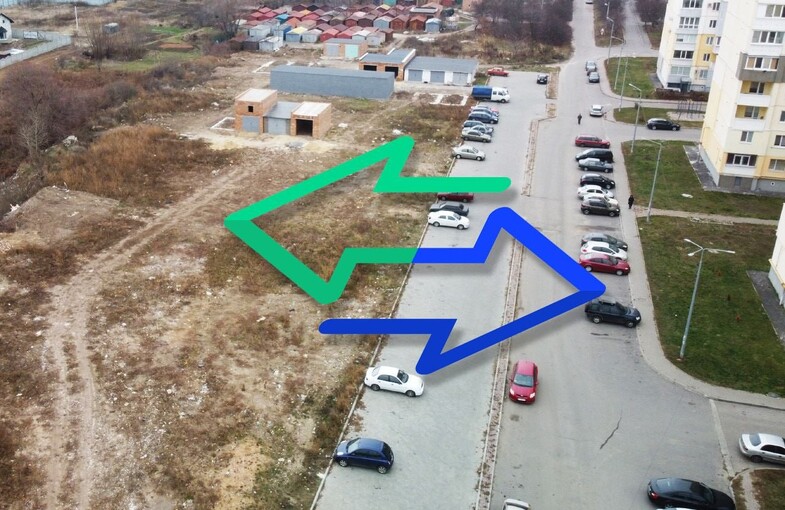 В Полтаве на Браилках владельцы гаражей самовольно сносят бордюры и портят авто местным