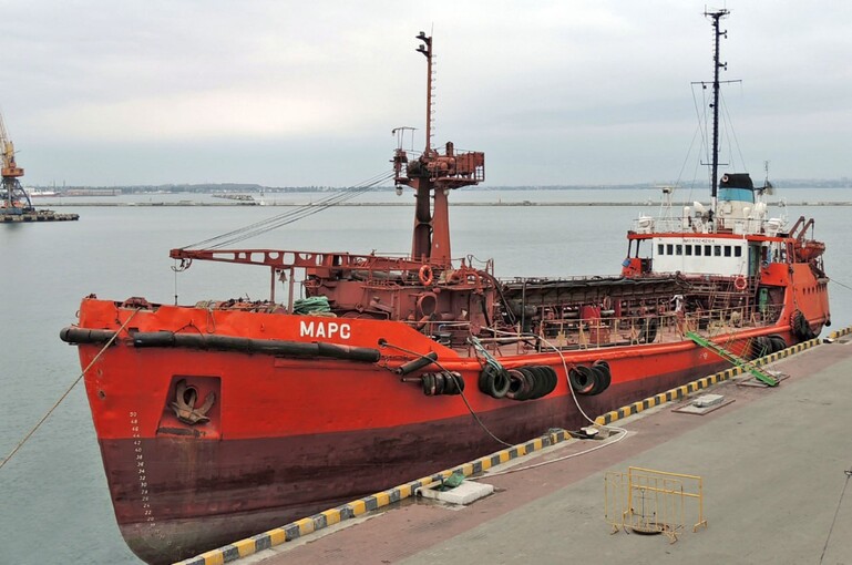 Власниця танкера в Одесі пролила тонну нафти в Чорне море