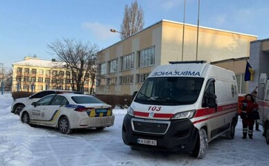 В школе №233 на Оболони 13-летний подросток напал с ножом на учительницу и одноклассника