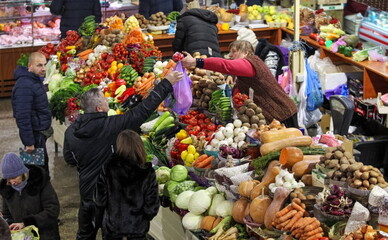 У Києві в січні різко подорожчали овочі та зв’язок — статистика показала нові цифри