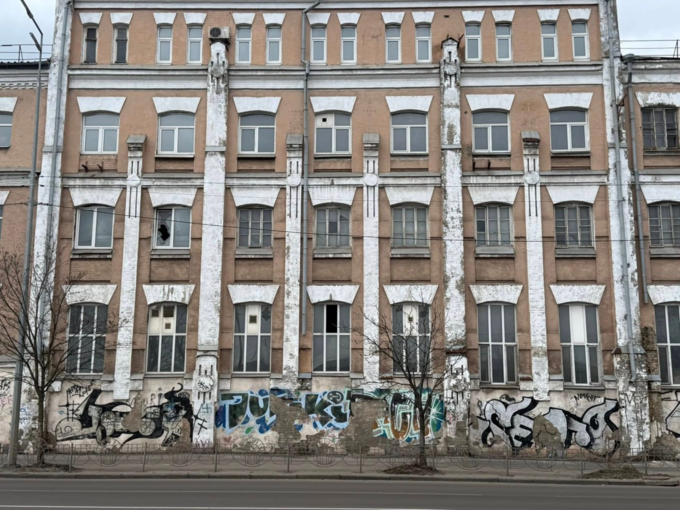 На Подолі розбирають будинок хлібокомбінату 1907 року в стилі модерн