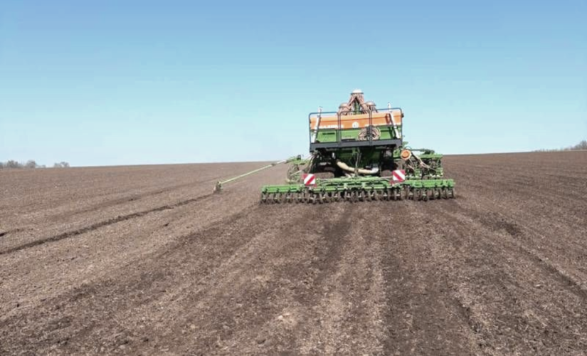 Совет обороны Днепропетровской области разрешил аграриям работать во время комендантского часа