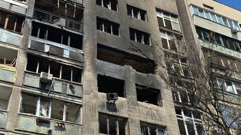 У Києві через влучання БпЛА у квартиру живцем згоріло літнє подружжя