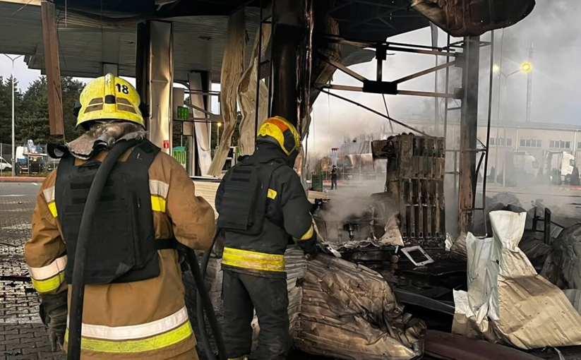 За літо росіяни 15 разів вдарили по АЗС у Харкові 