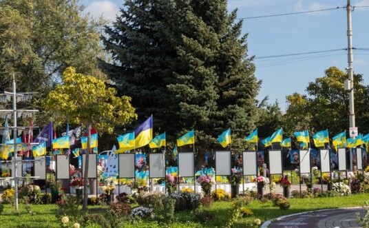 У сквері Героїв у Дніпрі представили 45 історій полеглих військових