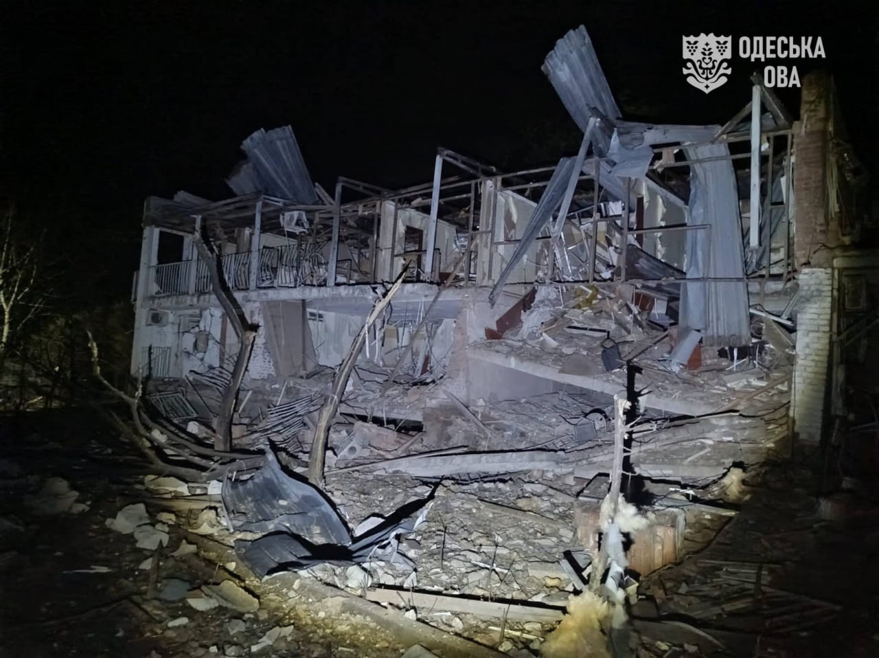 На півдні Одещини РФ атакувала об&rsquo;єкт ДТЕК і зруйновала корпуси бази відпочинку фото 1
